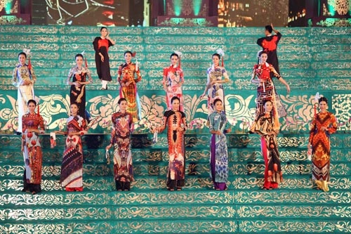 Sắc màu thế giới hội tụ tại festival huế