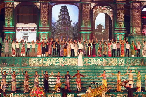 Sắc màu thế giới hội tụ tại festival huế