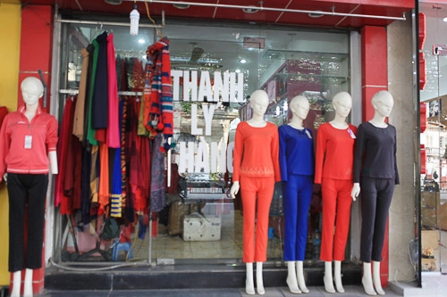 Shop thời trang heo hút mùa lễ tết
