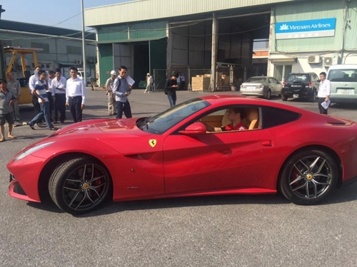 Siêu xe ferrari f12 berlinetta thứ 3 lặng lẽ về việt nam