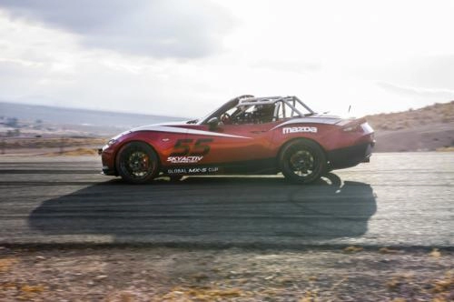 Siêu xe thể thao madza mx-5 miata cup có giá từ 53000 usd