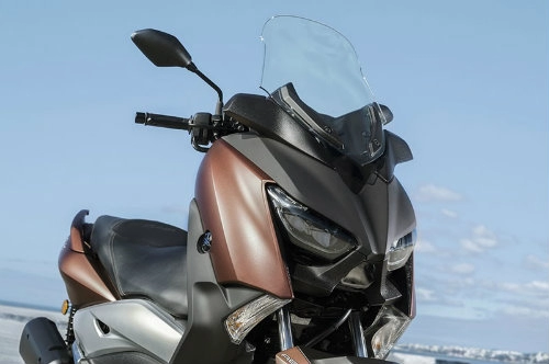 So găng yamaha x-max 300 và honda forza 300