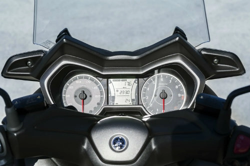 So găng yamaha x-max 300 và honda forza 300