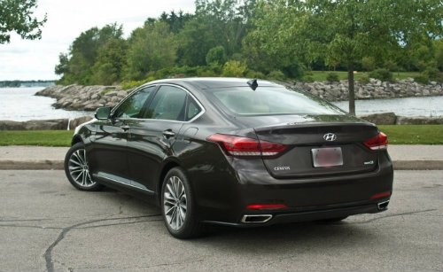 So kè hyundai genesis 2015 và nissan maxima 2016