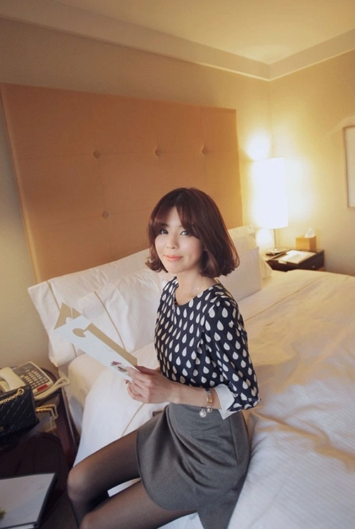 Sơ mi họa tiết giúp nàng công sở thêm rạng rỡ