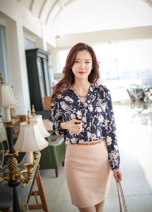 Sơ mi họa tiết giúp nàng công sở thêm rạng rỡ