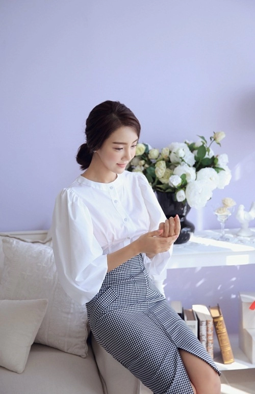 Sơ mi trắng cách điệu ghi điểm ngày nắng nóng