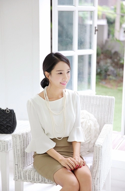 Sơ mi trắng cách điệu ghi điểm ngày nắng nóng