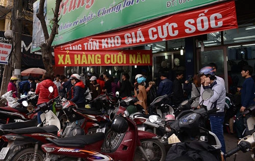 Tắc nghẽn phố thời trang ngày sát tết