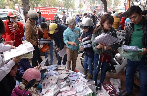Tắc nghẽn phố thời trang ngày sát tết