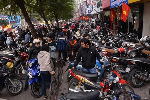 Tắc nghẽn phố thời trang ngày sát tết