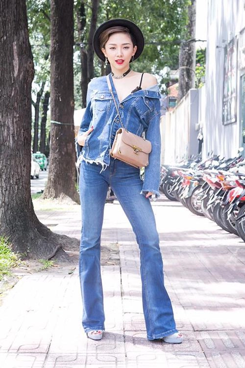 Tăng thanh hà gây thích thú khi phối jeans trẻ trung như gái chưa chồng