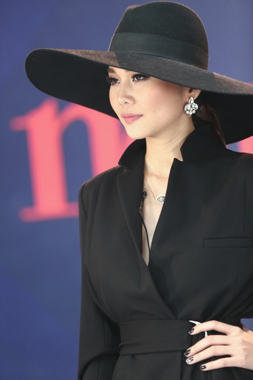 Thanh hằng làm thí sinh vntm choáng ngợp vì đồ hiệu