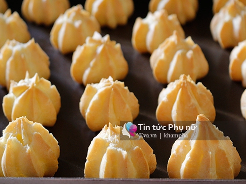 Thèm chảy nước miếng với bánh su kem nhân custard