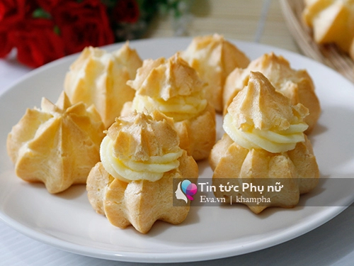 Thèm chảy nước miếng với bánh su kem nhân custard