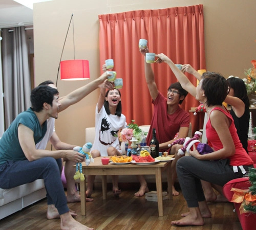 Thí sinh vntm ngộ nghĩnh bên cây thông noel