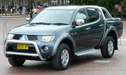 Thu hồi xe mitsubishi triton và pajero sport