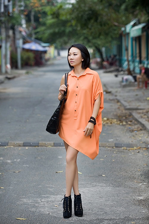 Tín đồ 34 tuổi gợi cảm với váy áo thùng thình