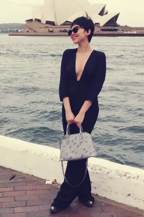 Tóc tiên siêu sexy dù trong nhà ngoài phố