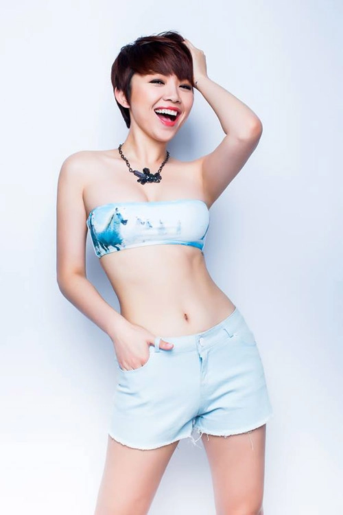 Tóc tiên siêu sexy dù trong nhà ngoài phố