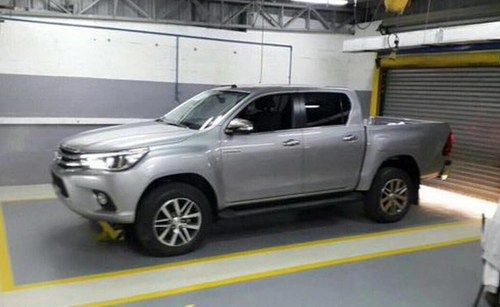  toyota hilux thế hệ mới lộ diện đầy đủ 