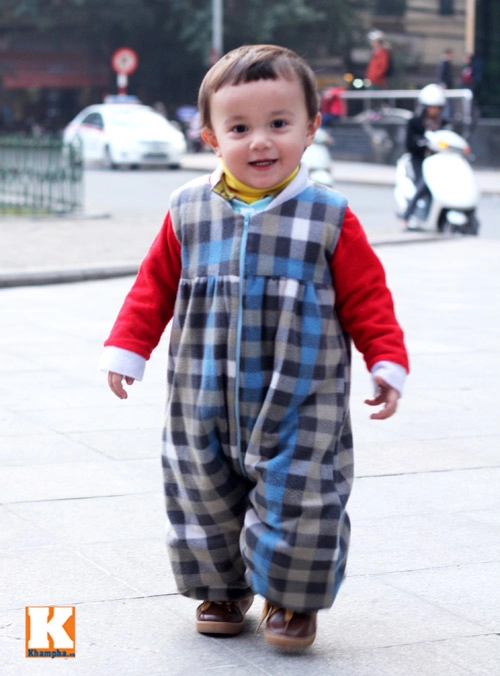 Trẻ em sành điệu trên phố đông hà nội