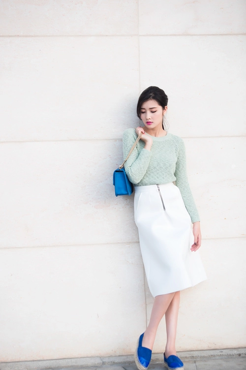 Triệu thị hà khoe ngực đầy eo thon xuống phố sài thành