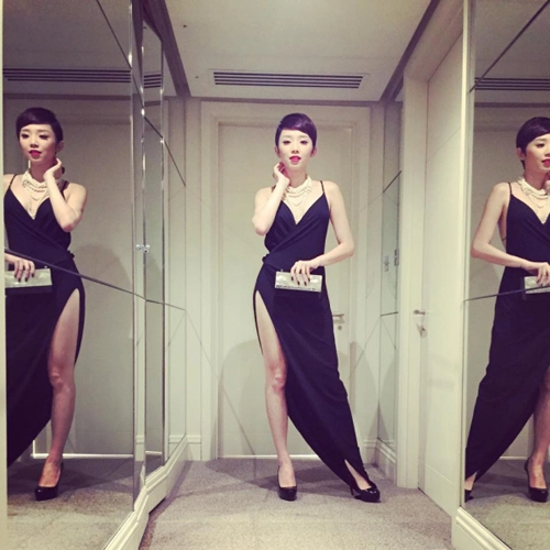 Tuyển tập trang phục xẻ đùi siêu hot của tóc tiên