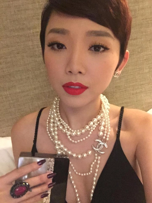 Tuyển tập trang phục xẻ đùi siêu hot của tóc tiên