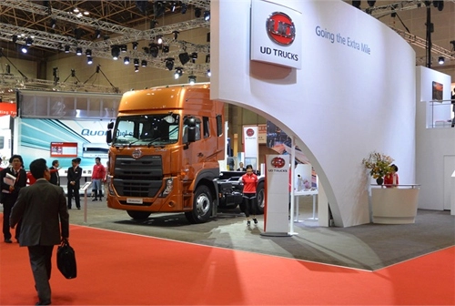  ud trucks quester - xe tải hạng nặng đến từ nhật 