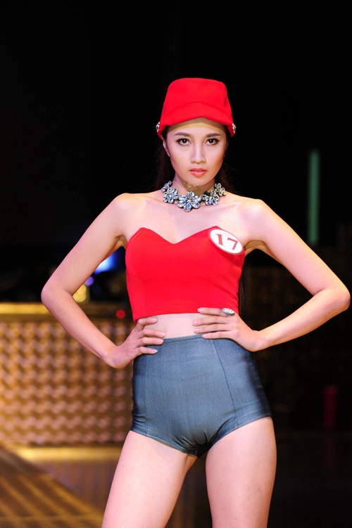 Ứng viên siêu mẫu khoe hình thể đẹp