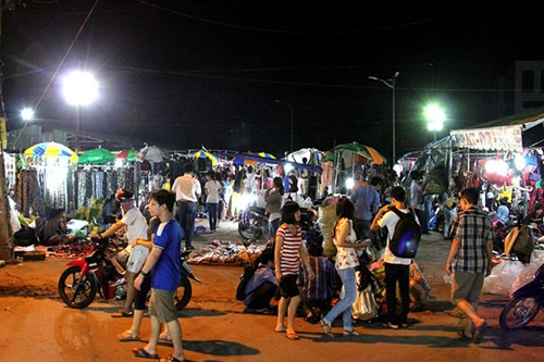Váy hoa 40 ngànchiếc ở chợ sinh viên tphcm
