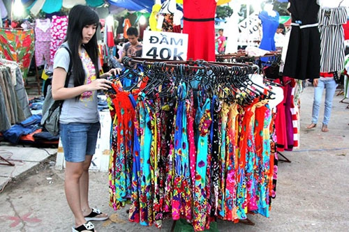 Váy hoa 40 ngànchiếc ở chợ sinh viên tphcm