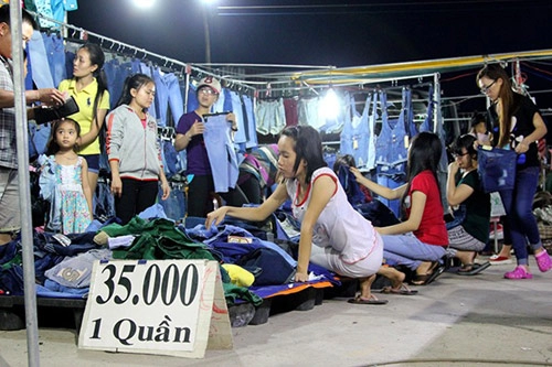 Váy hoa 40 ngànchiếc ở chợ sinh viên tphcm