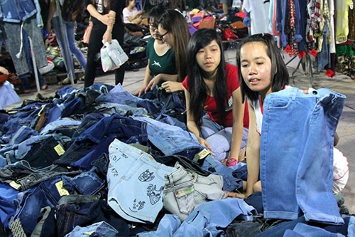 Váy hoa 40 ngànchiếc ở chợ sinh viên tphcm