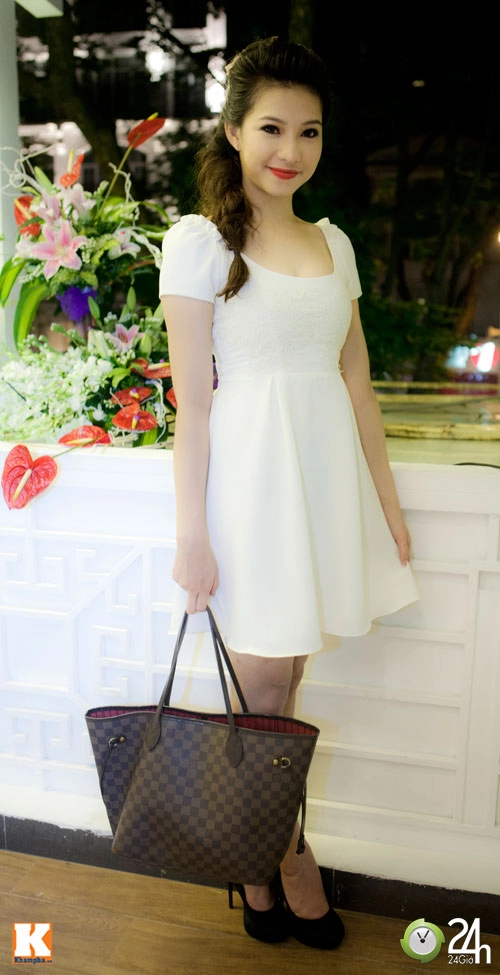 Váy liền đơn sắc đón thu về
