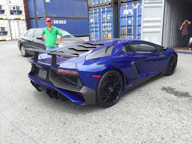 Về muộn lamborghini aventador lp750-4 sv chịu mức thuế cao