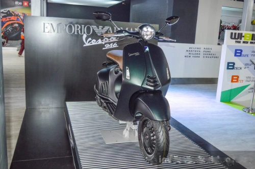 Vespa 946 emporio armani tái xuất giá 333 triệu đồng