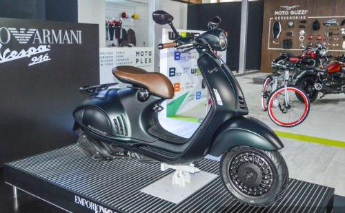 Vespa 946 emporio armani tái xuất giá 333 triệu đồng