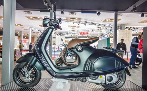 Vespa 946 emporio armani tái xuất giá 333 triệu đồng