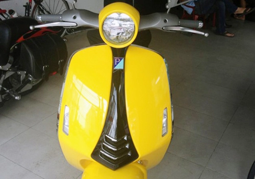  vespa 946 màu vàng ở việt nam 