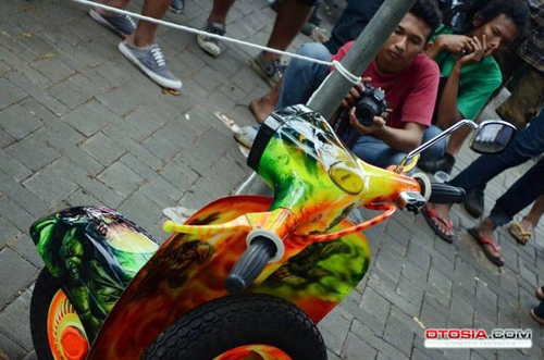  vespa hulk - phong cách người khổng lồ xanh 