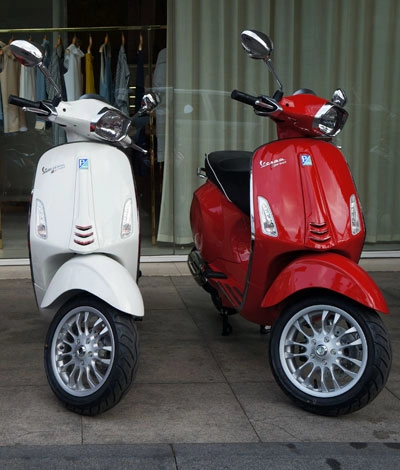  vespa sprint 50 phân khối giá 3700 usd ở mỹ 