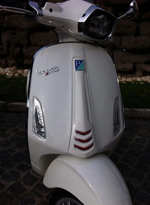 Vespa sprint giá 84 triệu đồng ra mắt