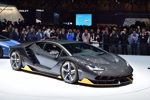 Video lamborghini centenario trên đường đua kẻ dẫn đầu vĩ đại