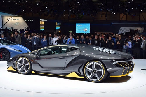 Video lamborghini centenario trên đường đua kẻ dẫn đầu vĩ đại