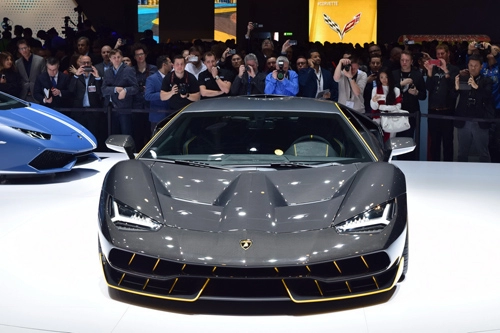 Video lamborghini centenario trên đường đua kẻ dẫn đầu vĩ đại