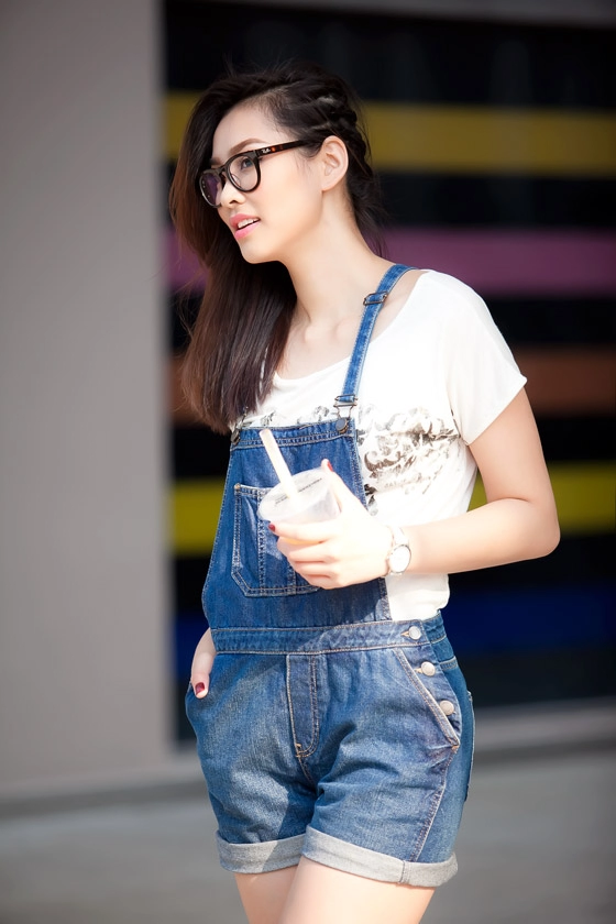 Vương thu phương cực xinh với quần yếm