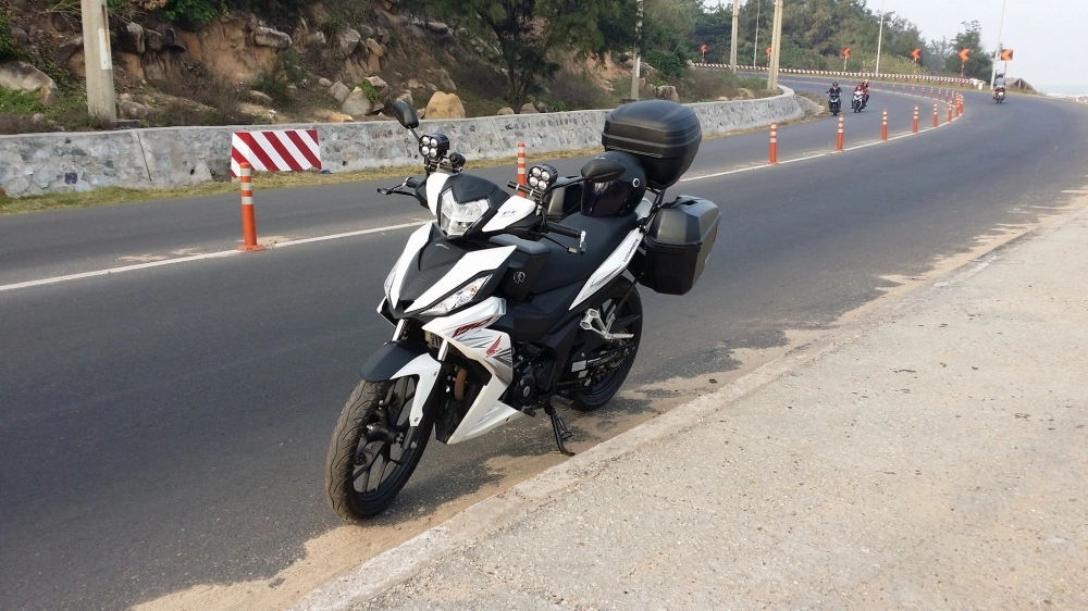 Winner 150 touring xé toạc màn đêm