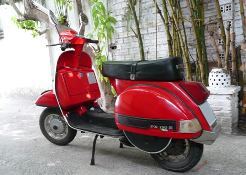  xế cổ vespa px150 khoe dáng ở cam ranh 